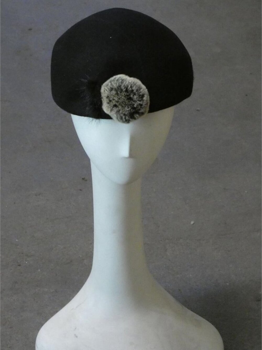 Giovannio New York Black Felt Womens Beret Caps w/ Fur Pom